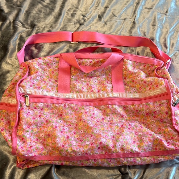 Lesportsac Bags Lesportsac Pink Floral Weekender Duffel Bag Poshmark